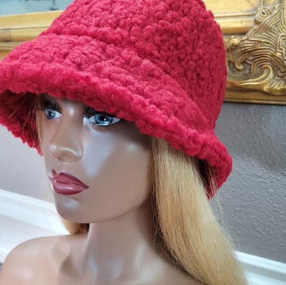 Deep Red Fur Hat NWOT - Picture 3 of 4